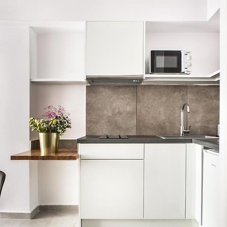 The Square Six Apartment Атина Екстериор снимка