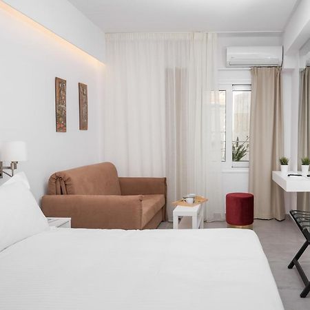 The Square Six Apartment Атина Екстериор снимка