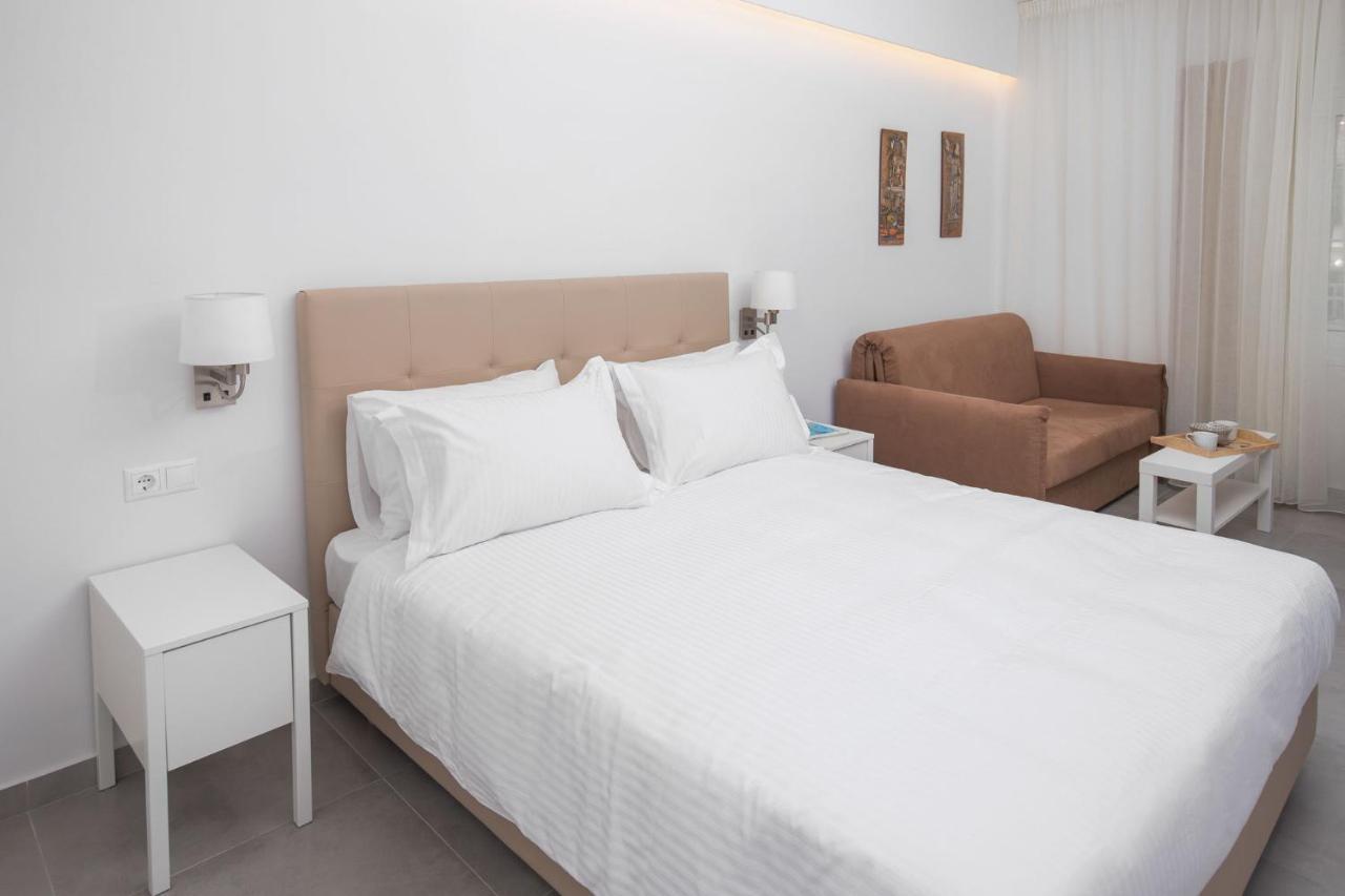The Square Six Apartment Атина Екстериор снимка