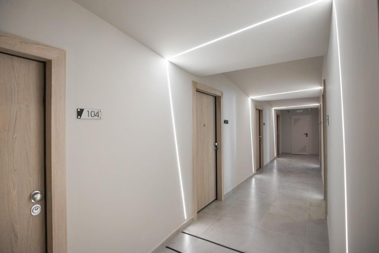 The Square Six Apartment Атина Екстериор снимка