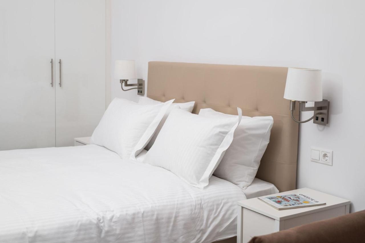 The Square Six Apartment Атина Екстериор снимка
