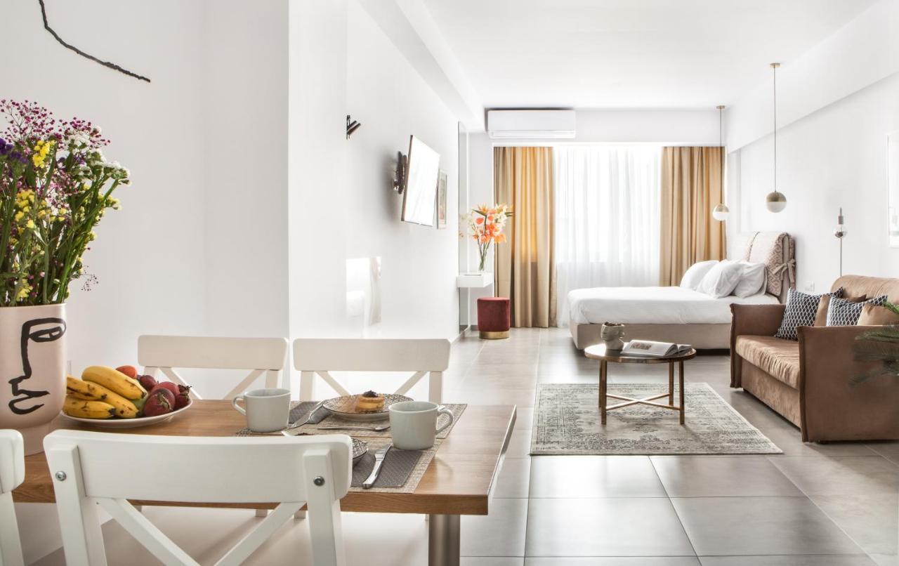 The Square Six Apartment Атина Екстериор снимка