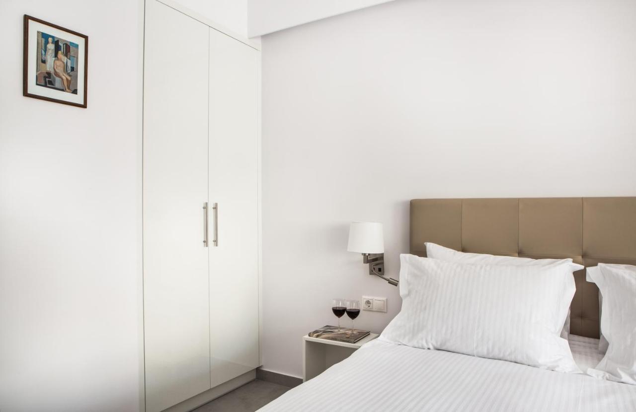 The Square Six Apartment Атина Екстериор снимка