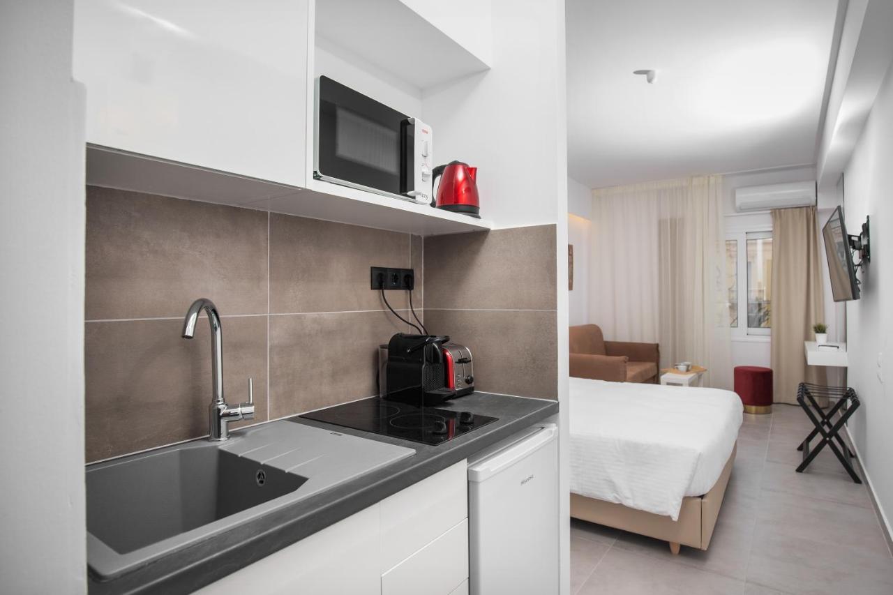 The Square Six Apartment Атина Екстериор снимка