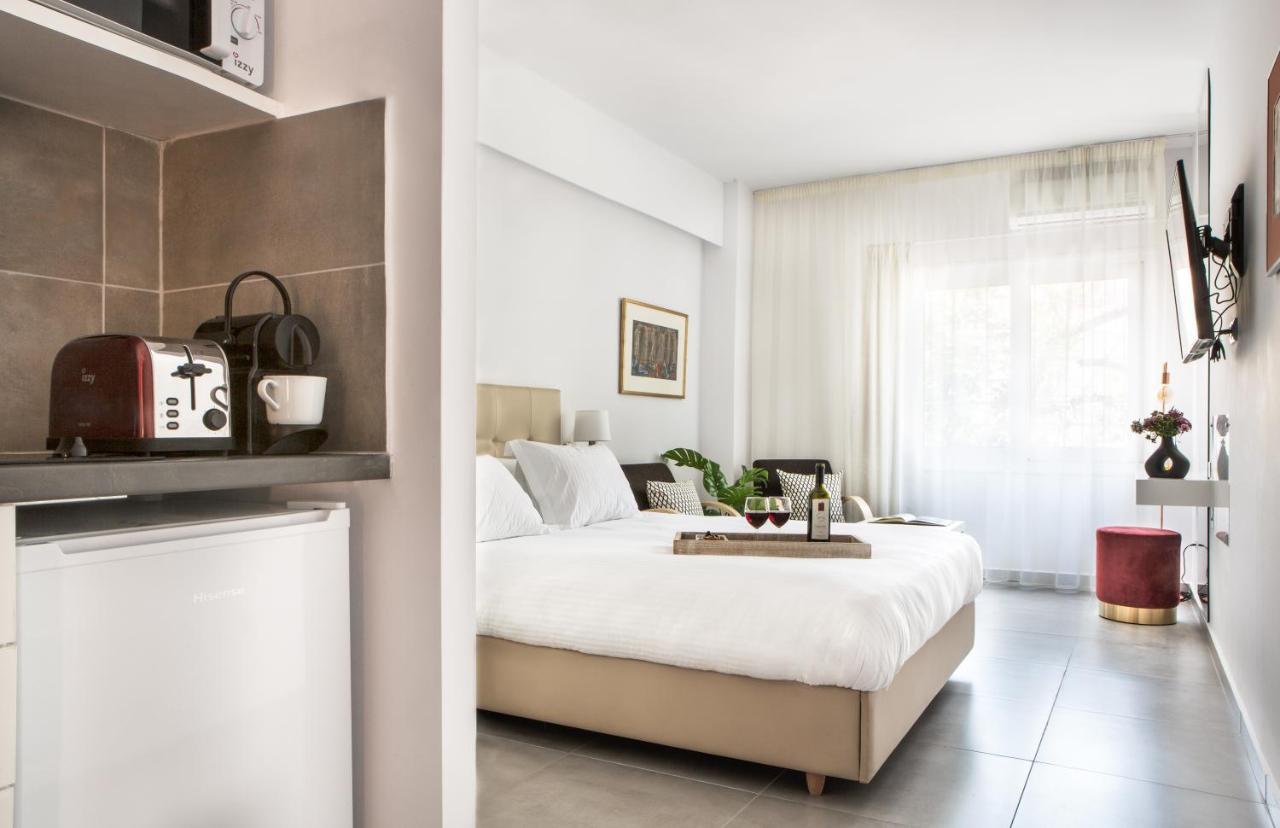 The Square Six Apartment Атина Екстериор снимка