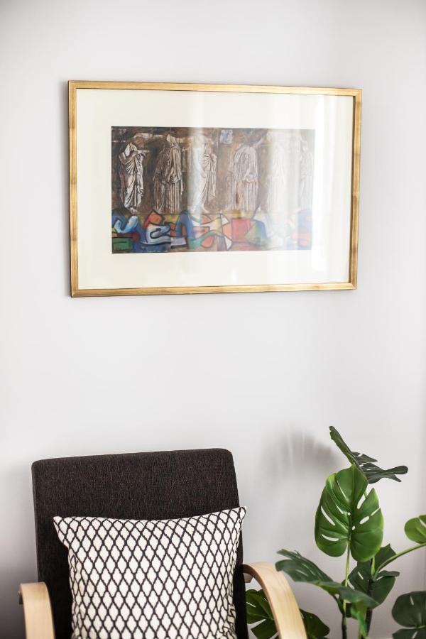 The Square Six Apartment Атина Екстериор снимка