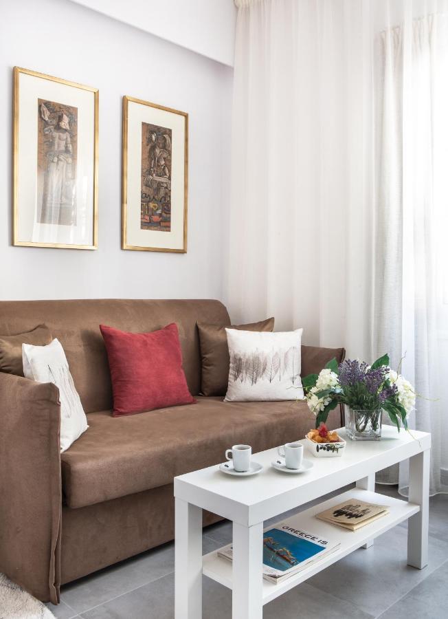 The Square Six Apartment Атина Екстериор снимка