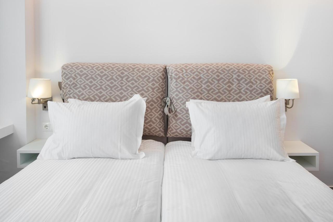 The Square Six Apartment Атина Екстериор снимка