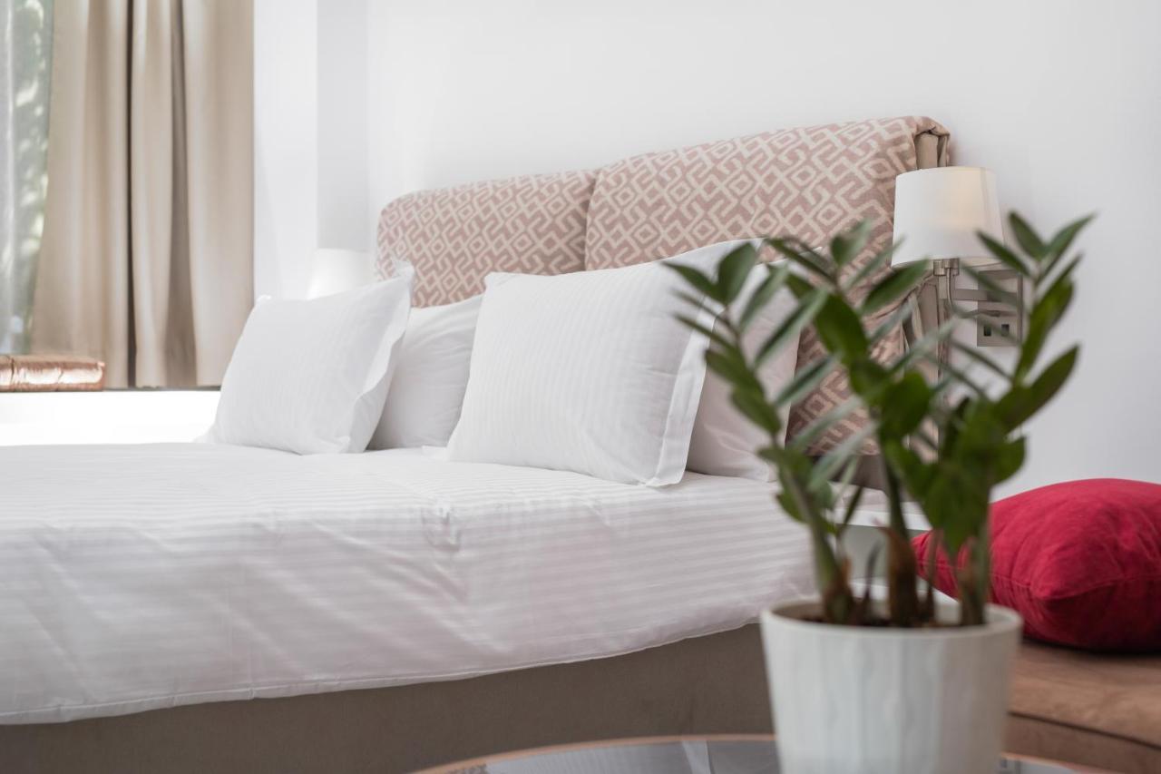 The Square Six Apartment Атина Екстериор снимка