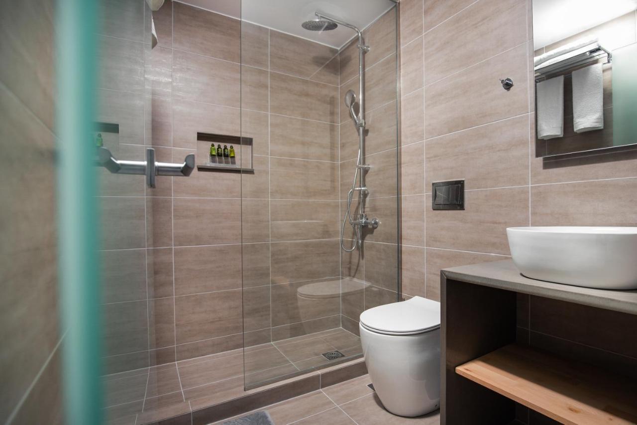The Square Six Apartment Атина Екстериор снимка