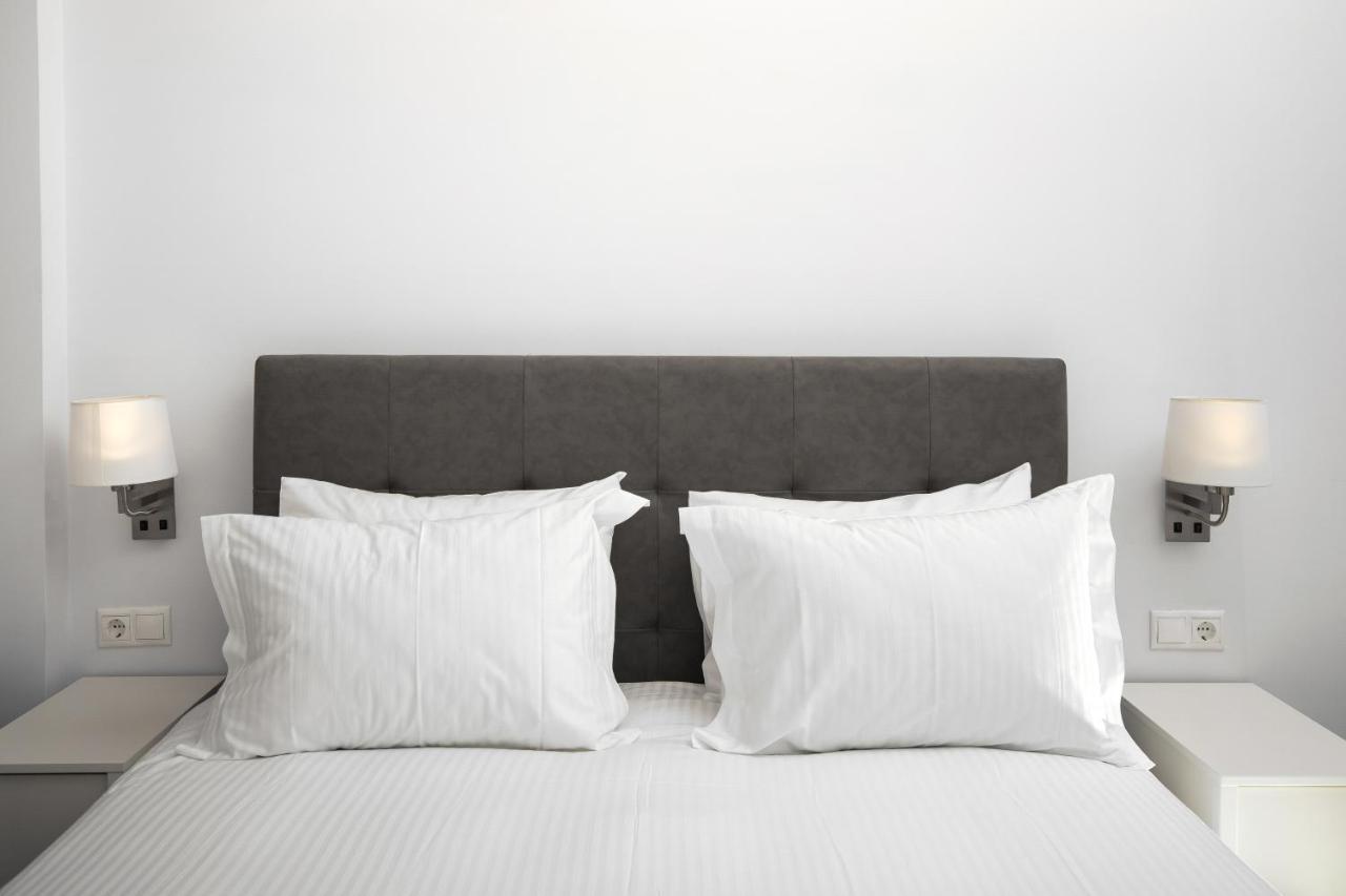 The Square Six Apartment Атина Екстериор снимка