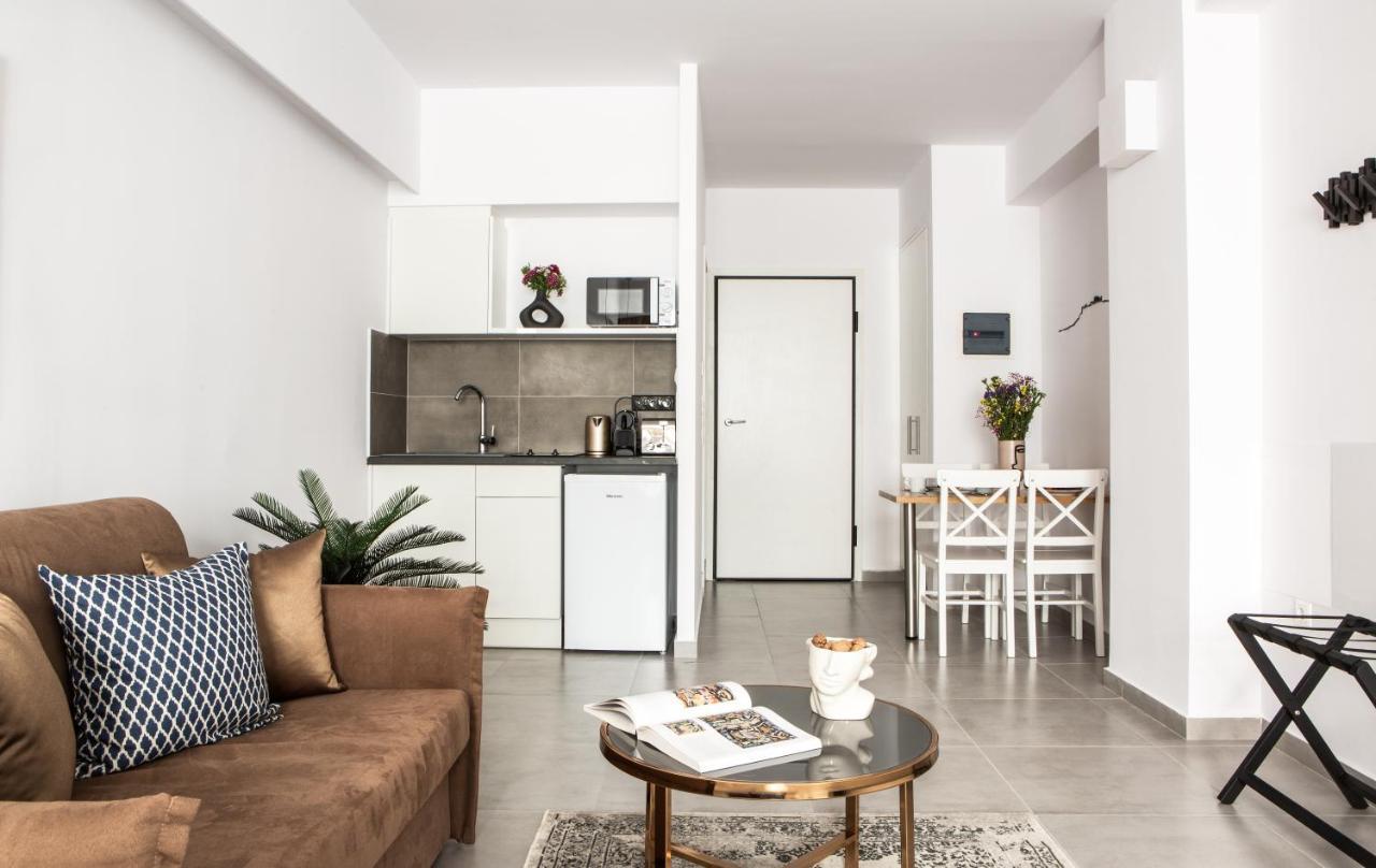 The Square Six Apartment Атина Екстериор снимка