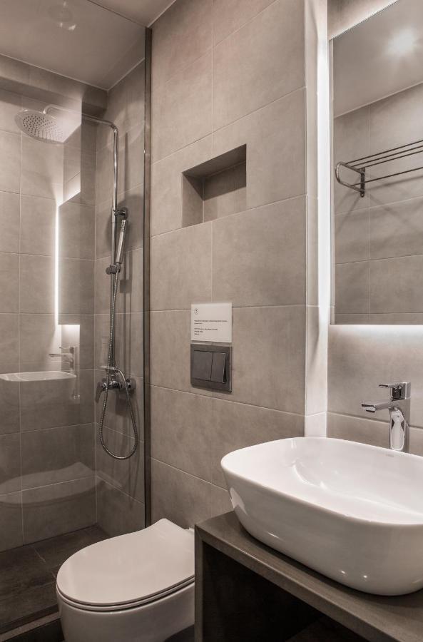 The Square Six Apartment Атина Екстериор снимка