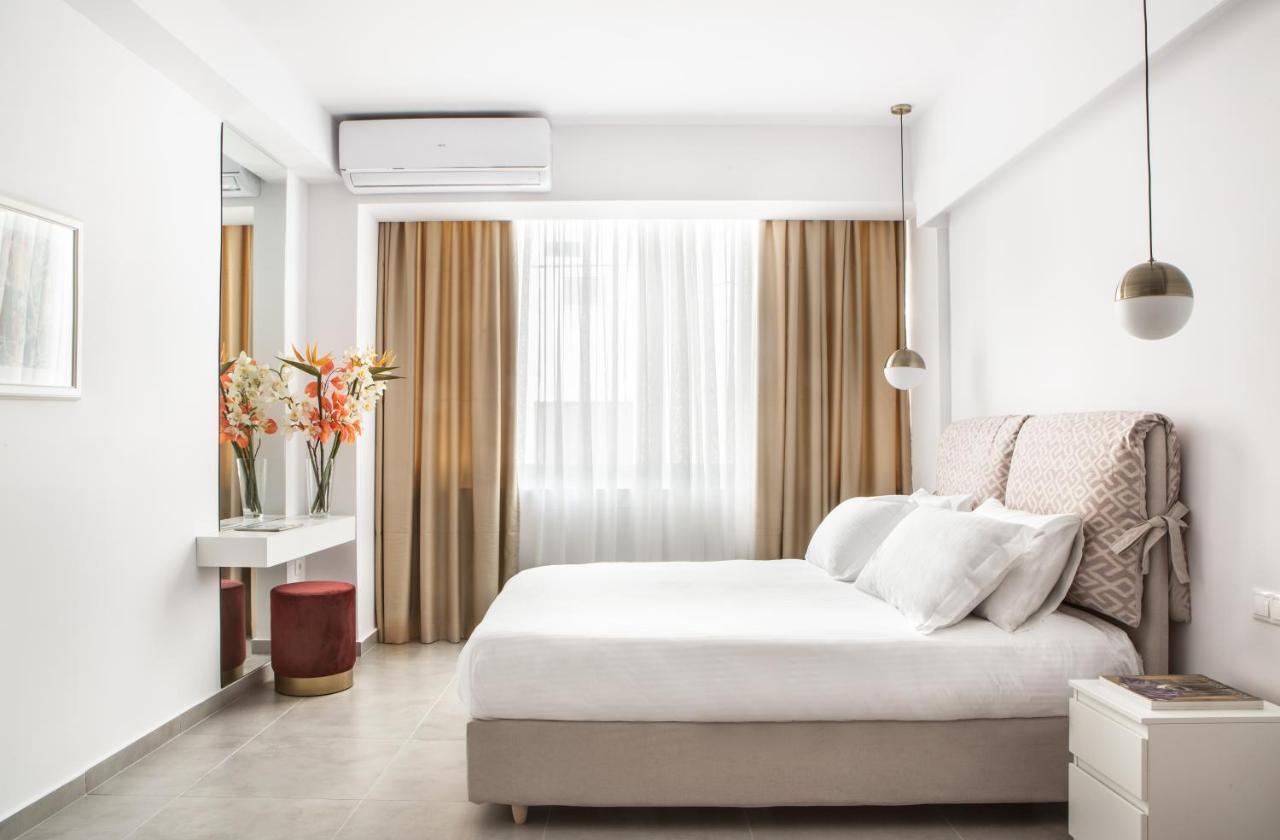 The Square Six Apartment Атина Екстериор снимка